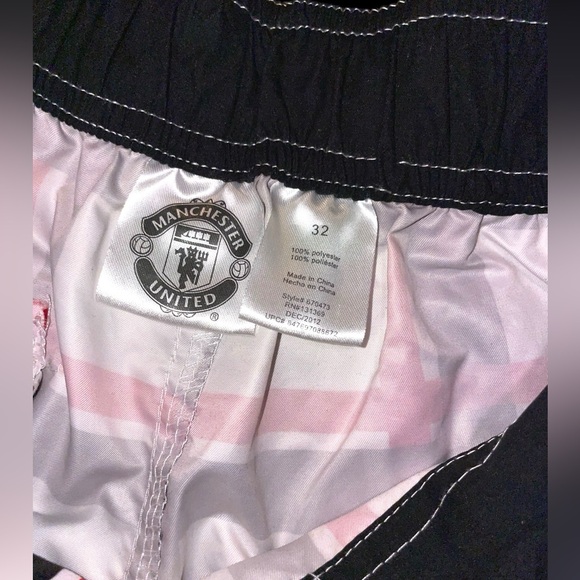 Manchester United swim trunks/board shorts - Picture 3 of 3